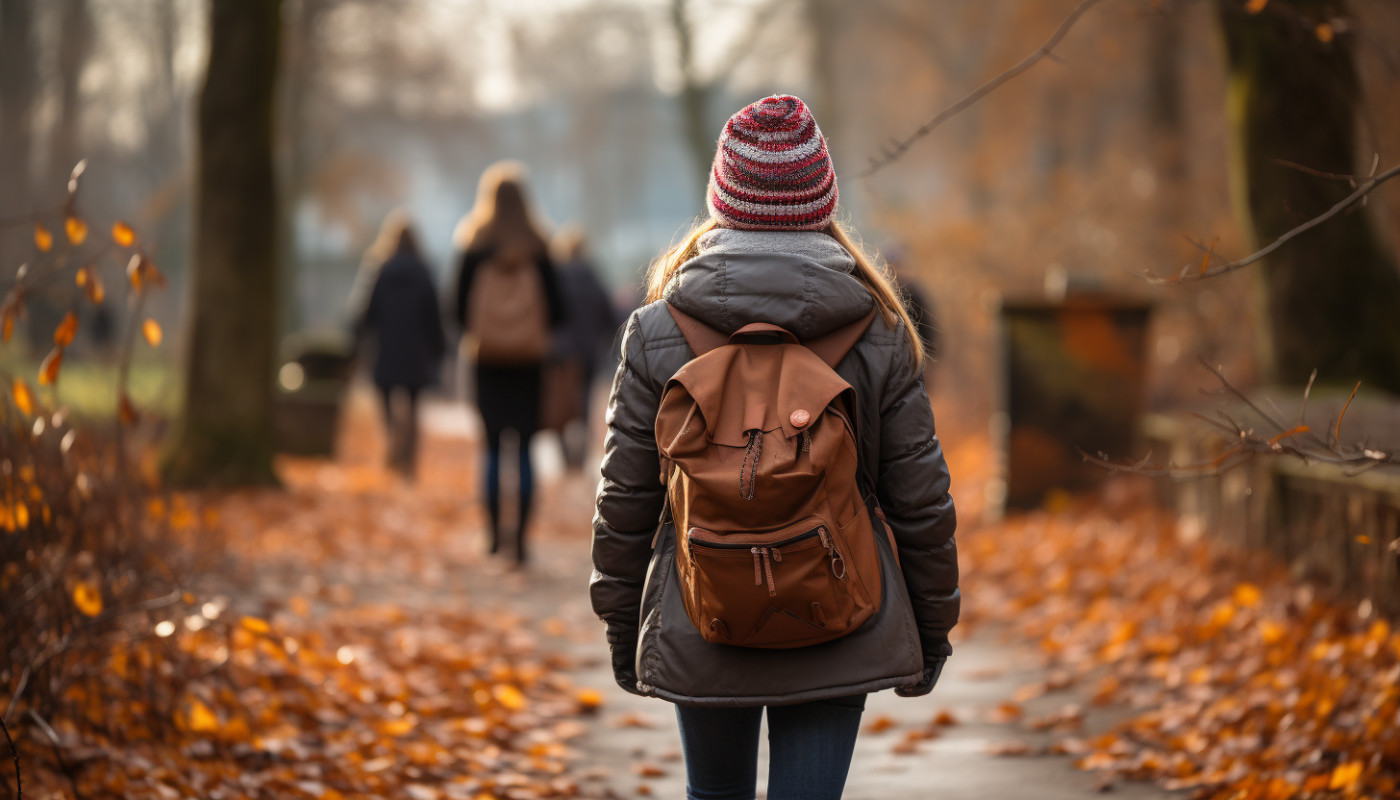 En quoi le sac à dos peut-il être la cause des maux de dos ?